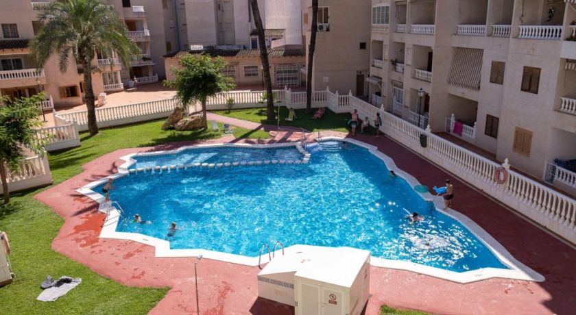 Трехуровневый пентхаус в закрытом комплексе с бассейном в 200м от пляжа - квартира в Torrevieja (Alicante)